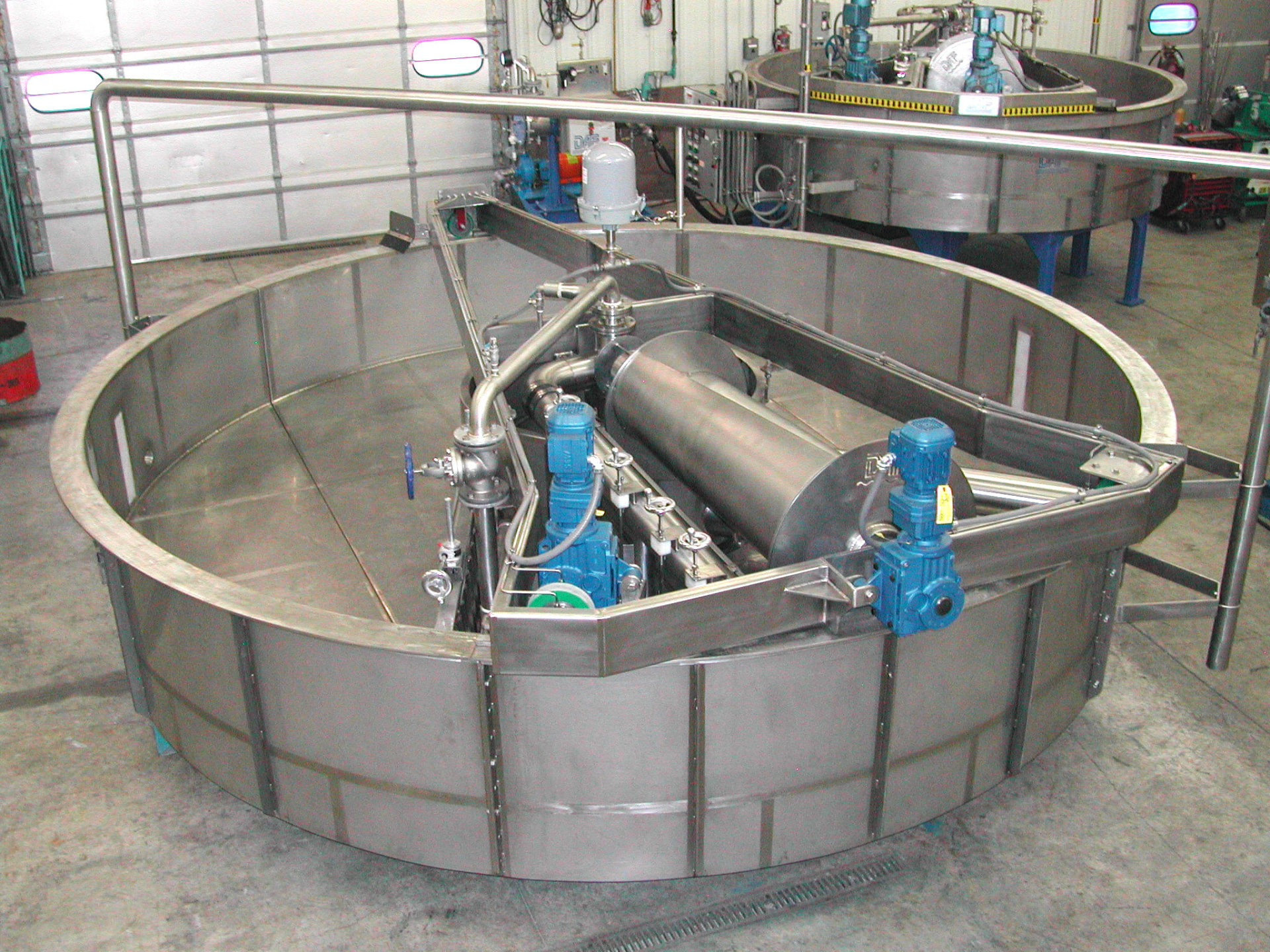 Circular DAF with Rotating Skimmer